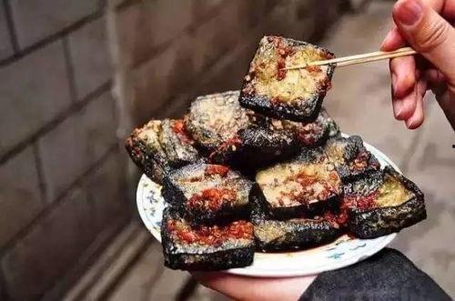 央视新闻爆料臭豆腐视频,臭豆腐制作过程引关注，食品安全再成焦点